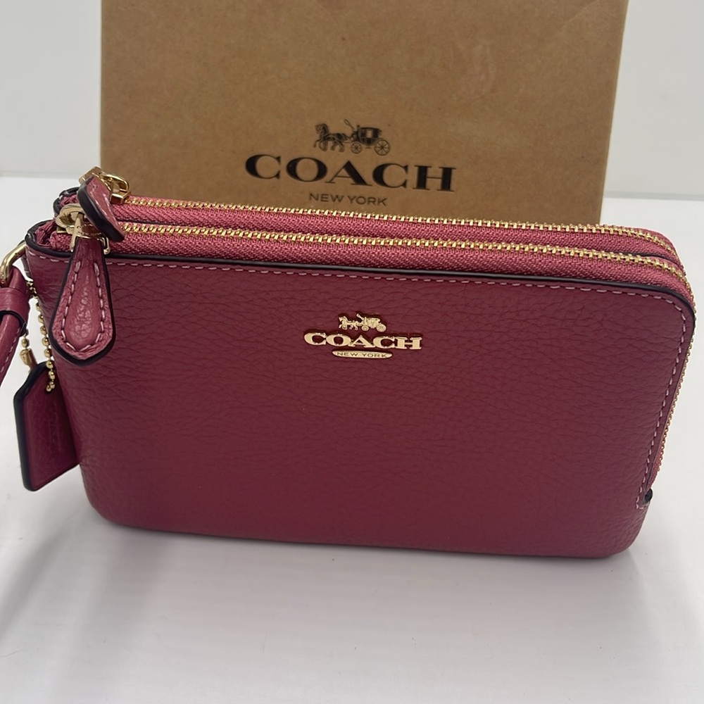 Coach Double Corner Zip Wristlet
IM/Rouge
NWT - Picture 14 of 16